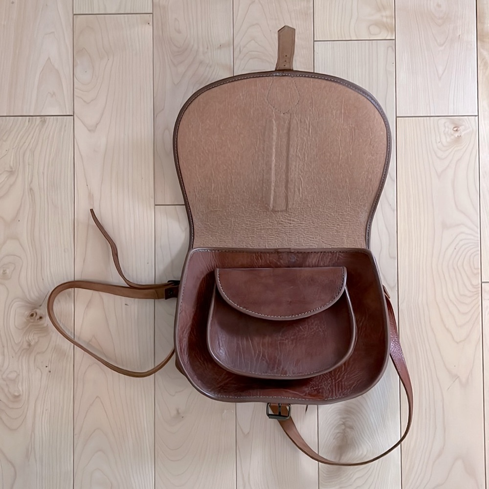Mahogany leather saddle bag - Picture 2 of 6